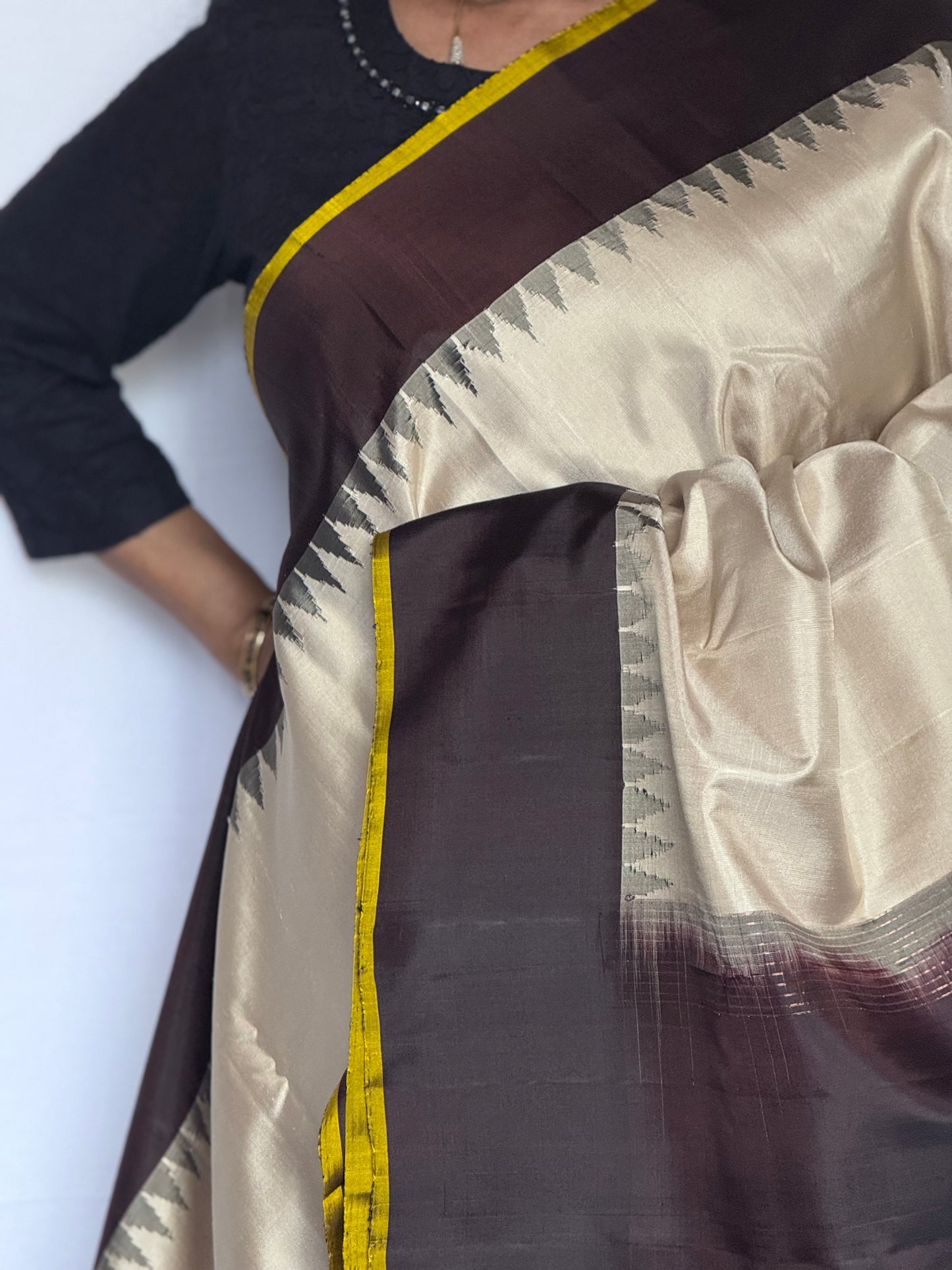 Gadwal Silk saree - Cream & Brown