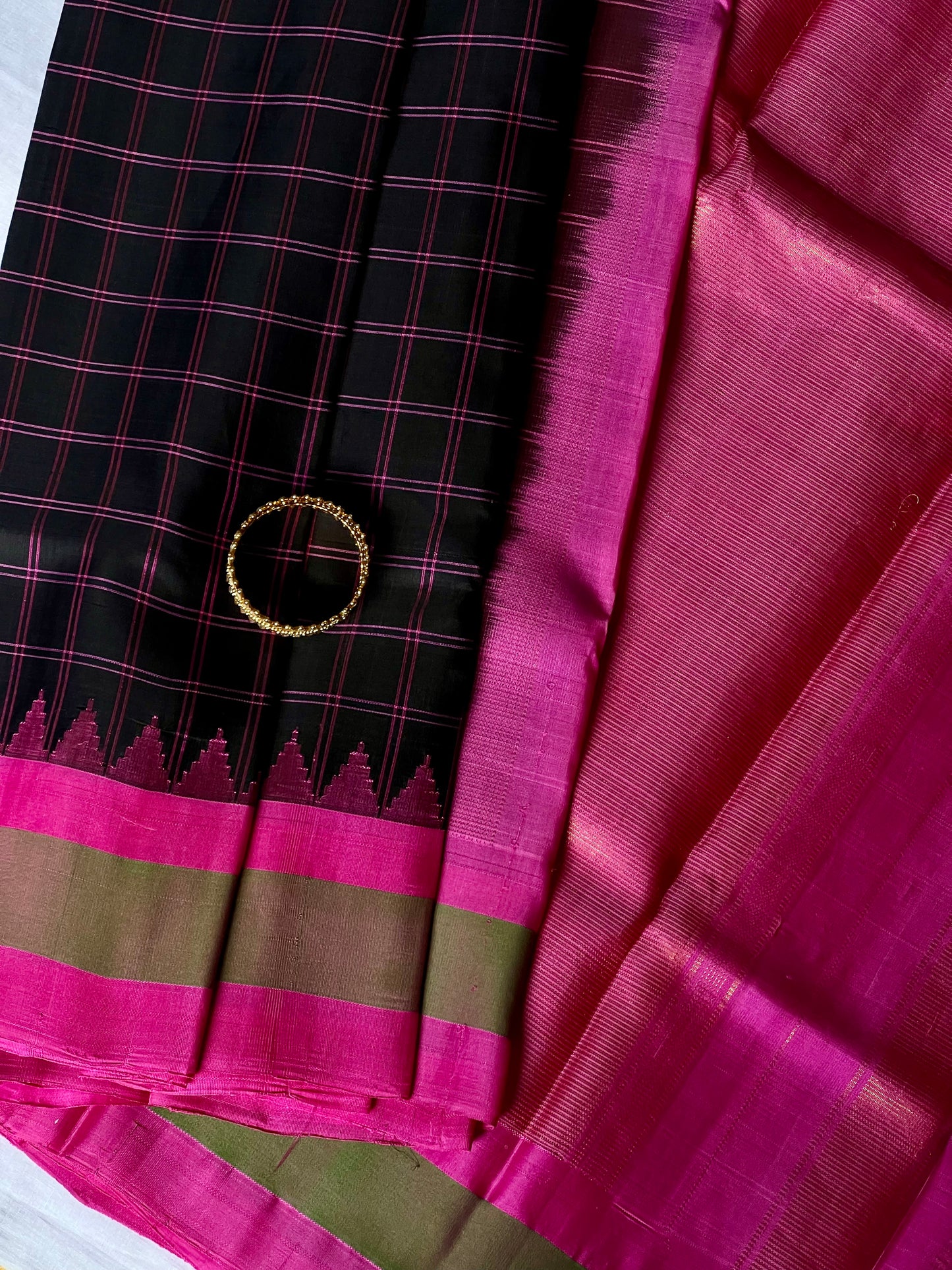 Checked Gadwal Silk saree - Black & Pink
