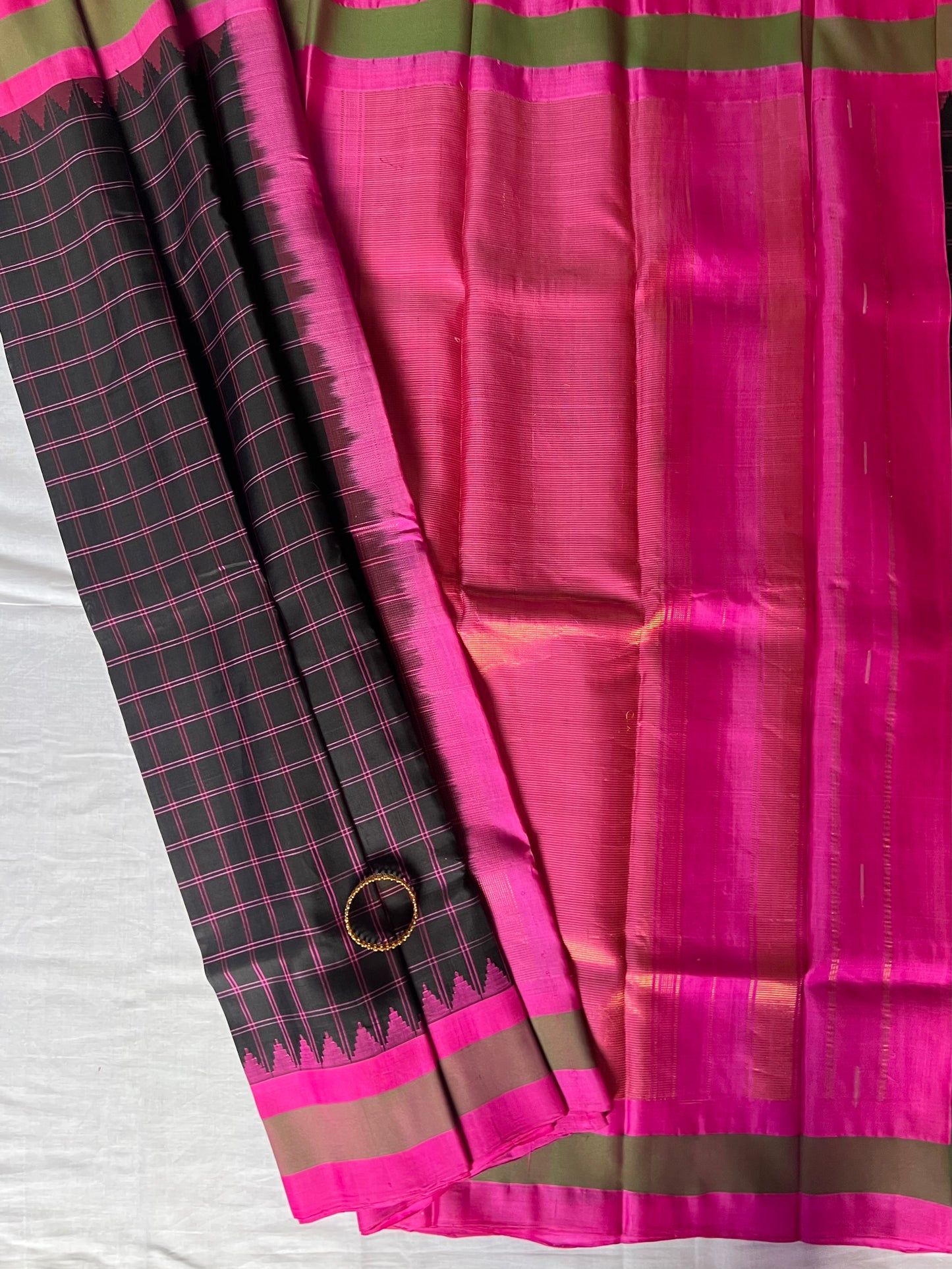 Checked Gadwal Silk saree - Black & Pink