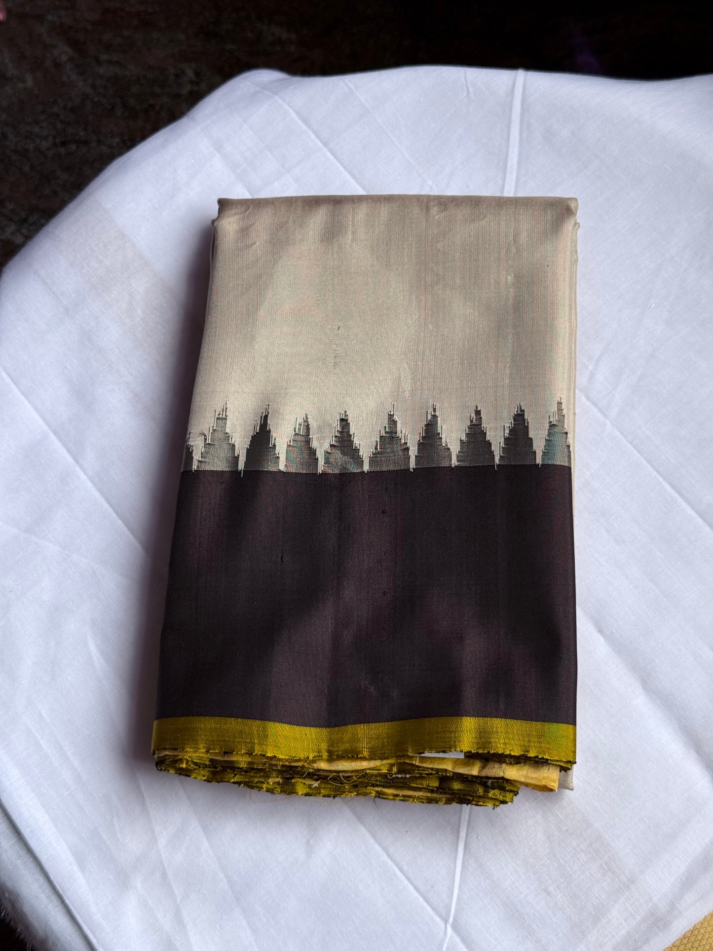 Gadwal Silk saree - Cream & Brown