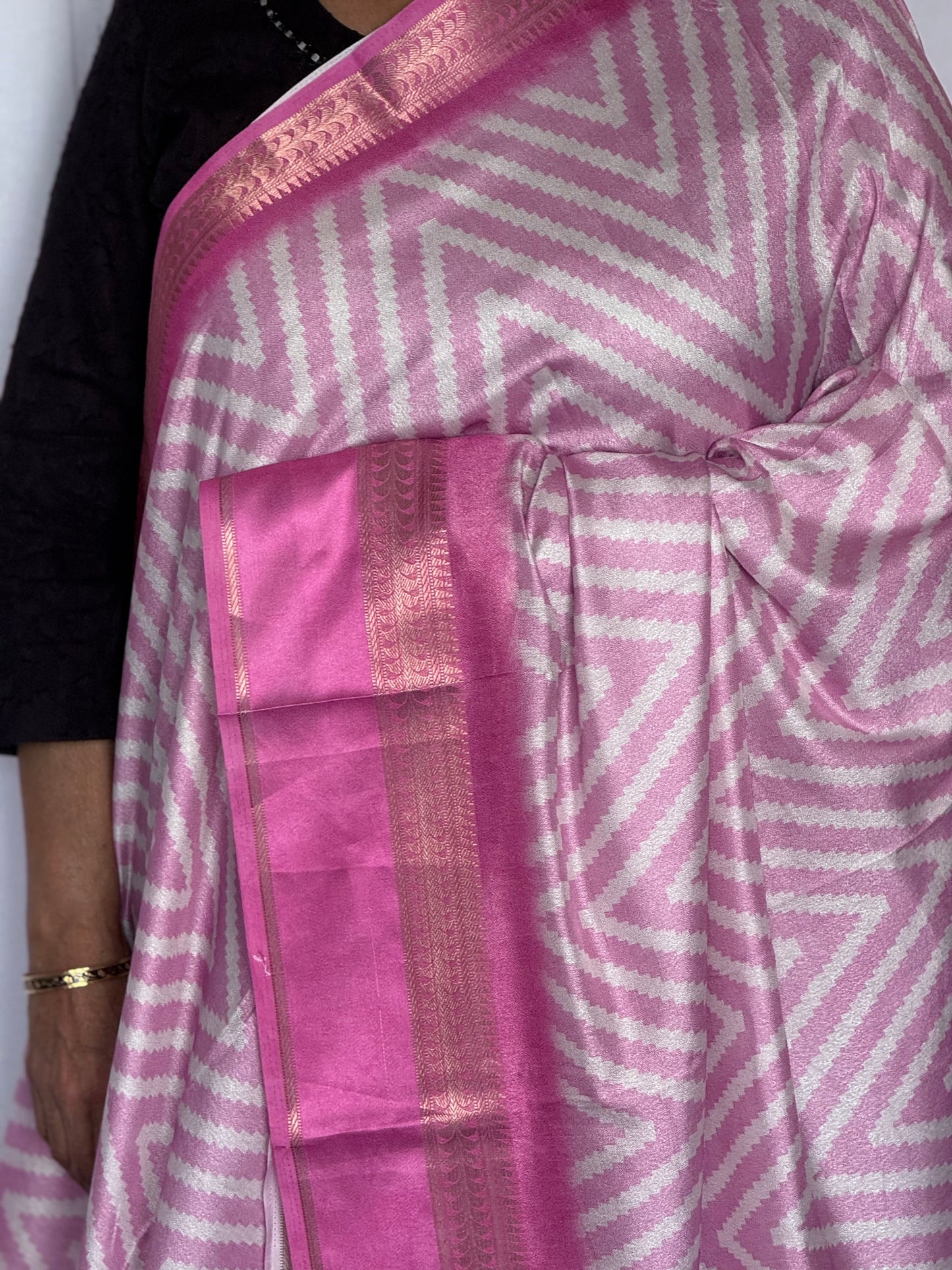 Semi crepe printed saree pink