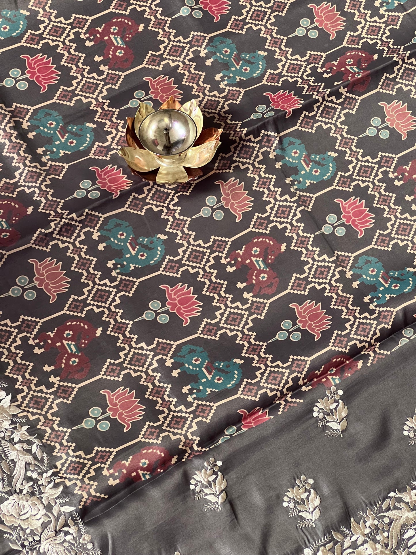 Horse motif semi tussar silk saree