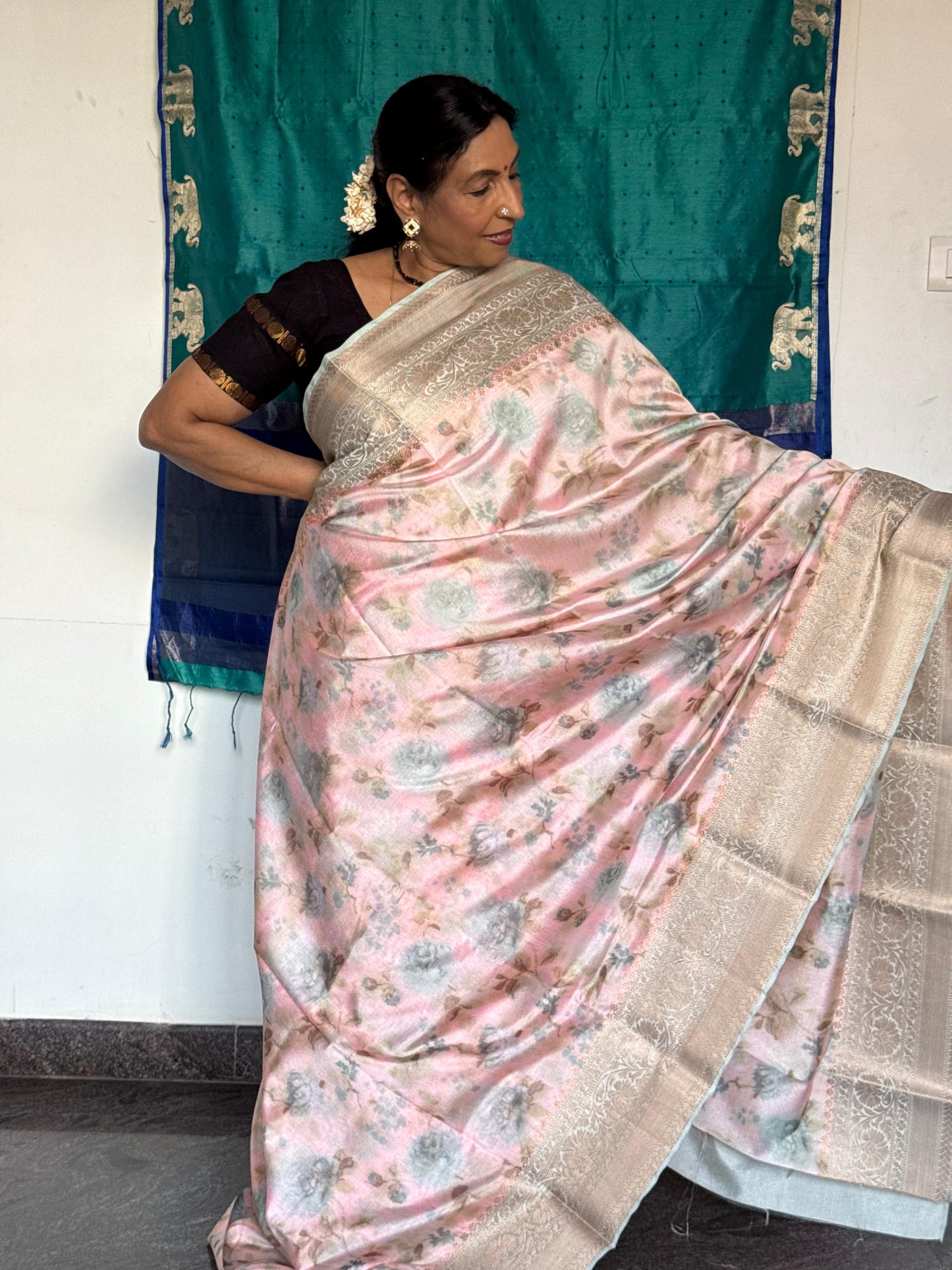 Vintage Petal Semi Banaras saree