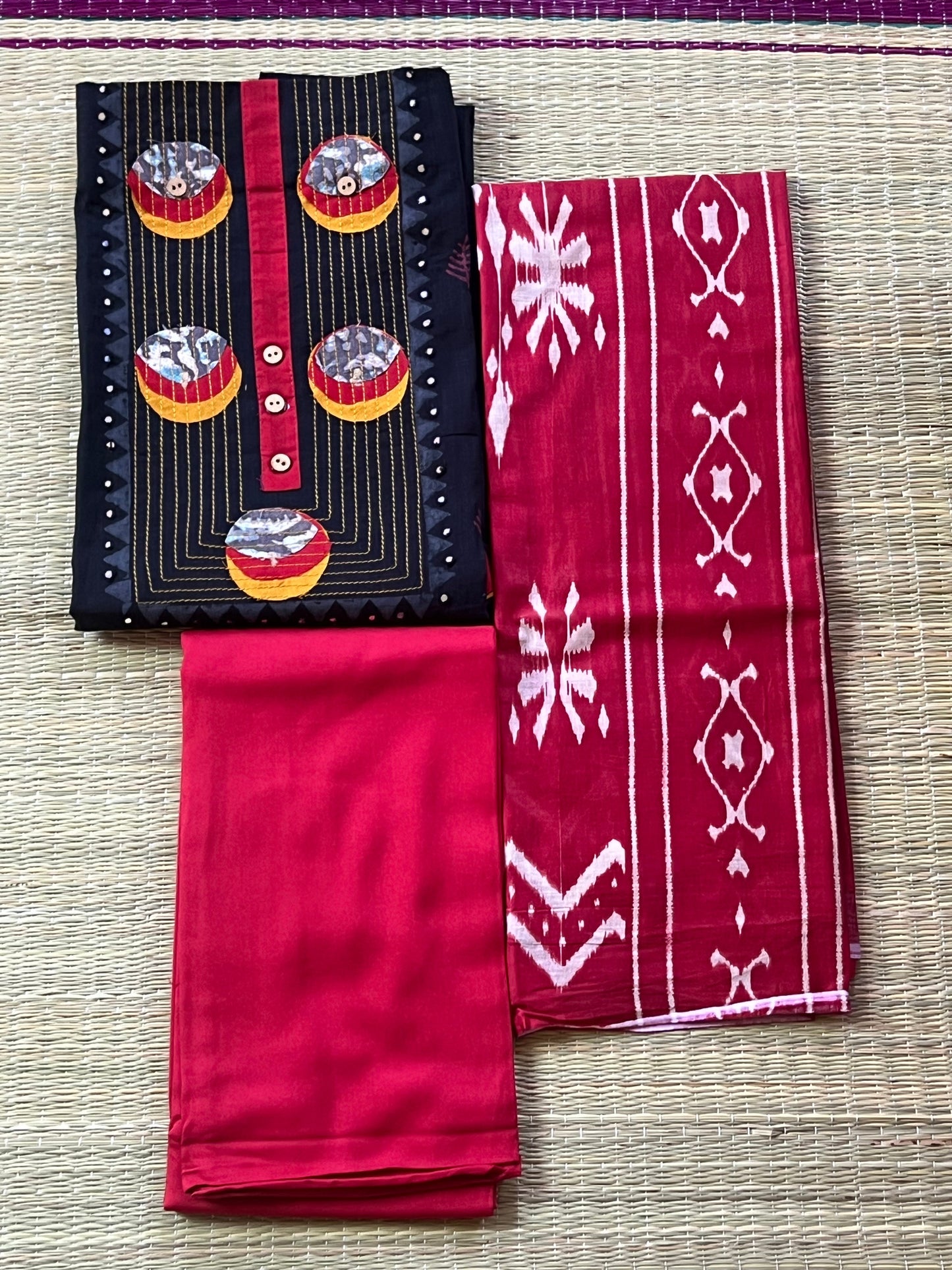 Red material set