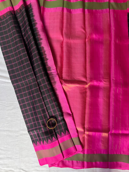 Checked Gadwal Silk saree - Black & Pink