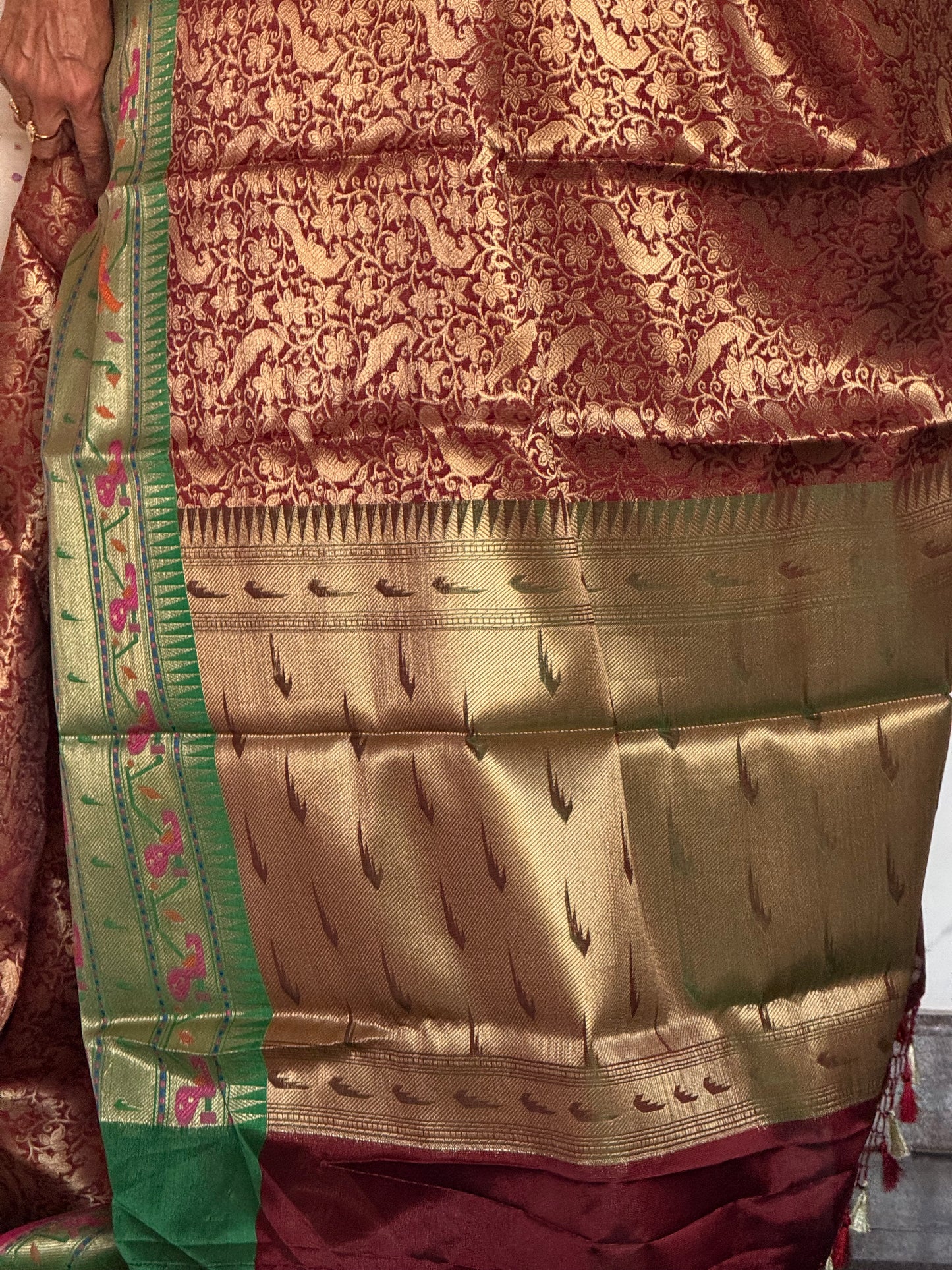 Maroon & parrot green semi banaras saree