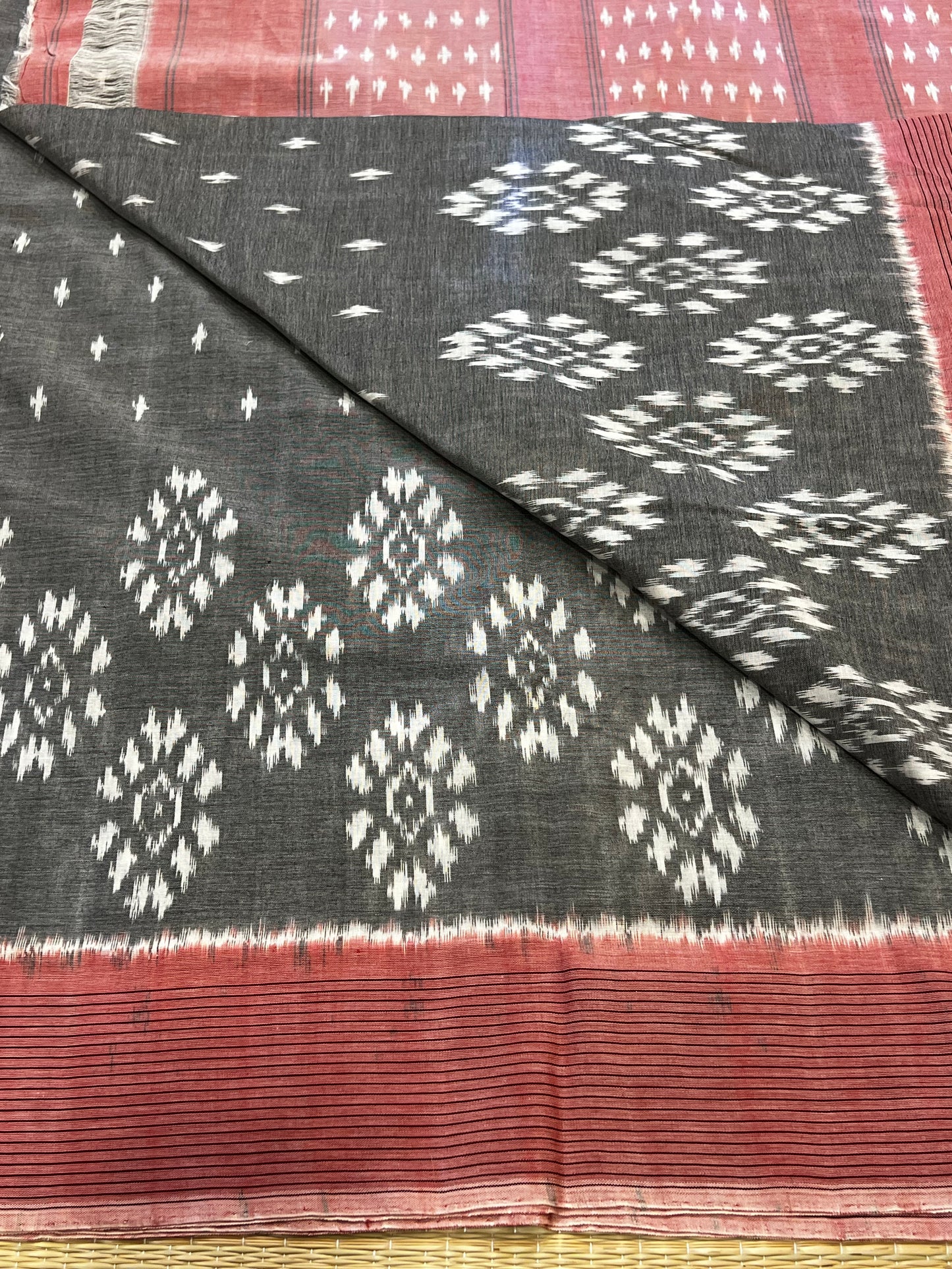 Grey & pink mul cotton saree
