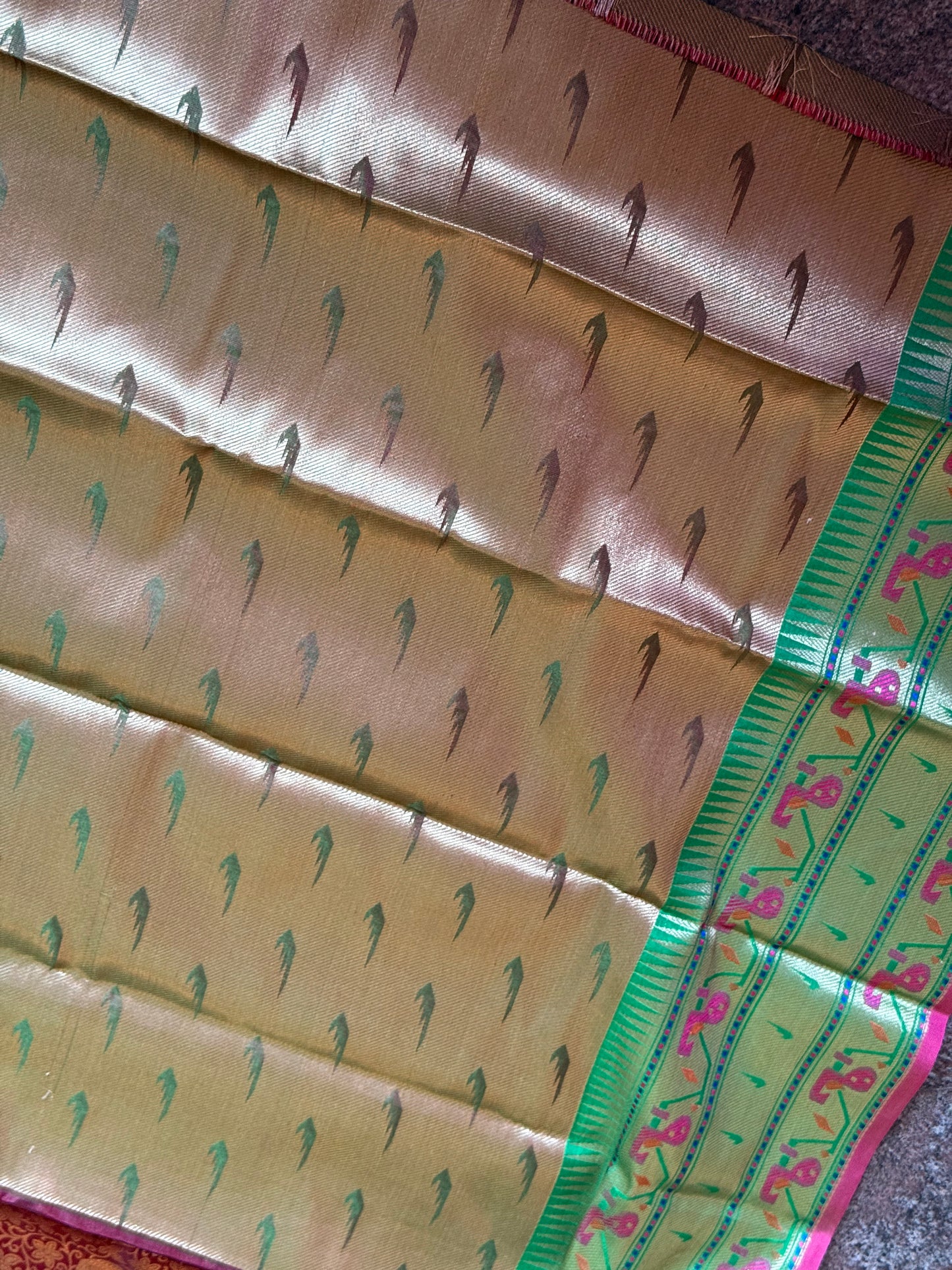 Maroon & parrot green semi banaras saree