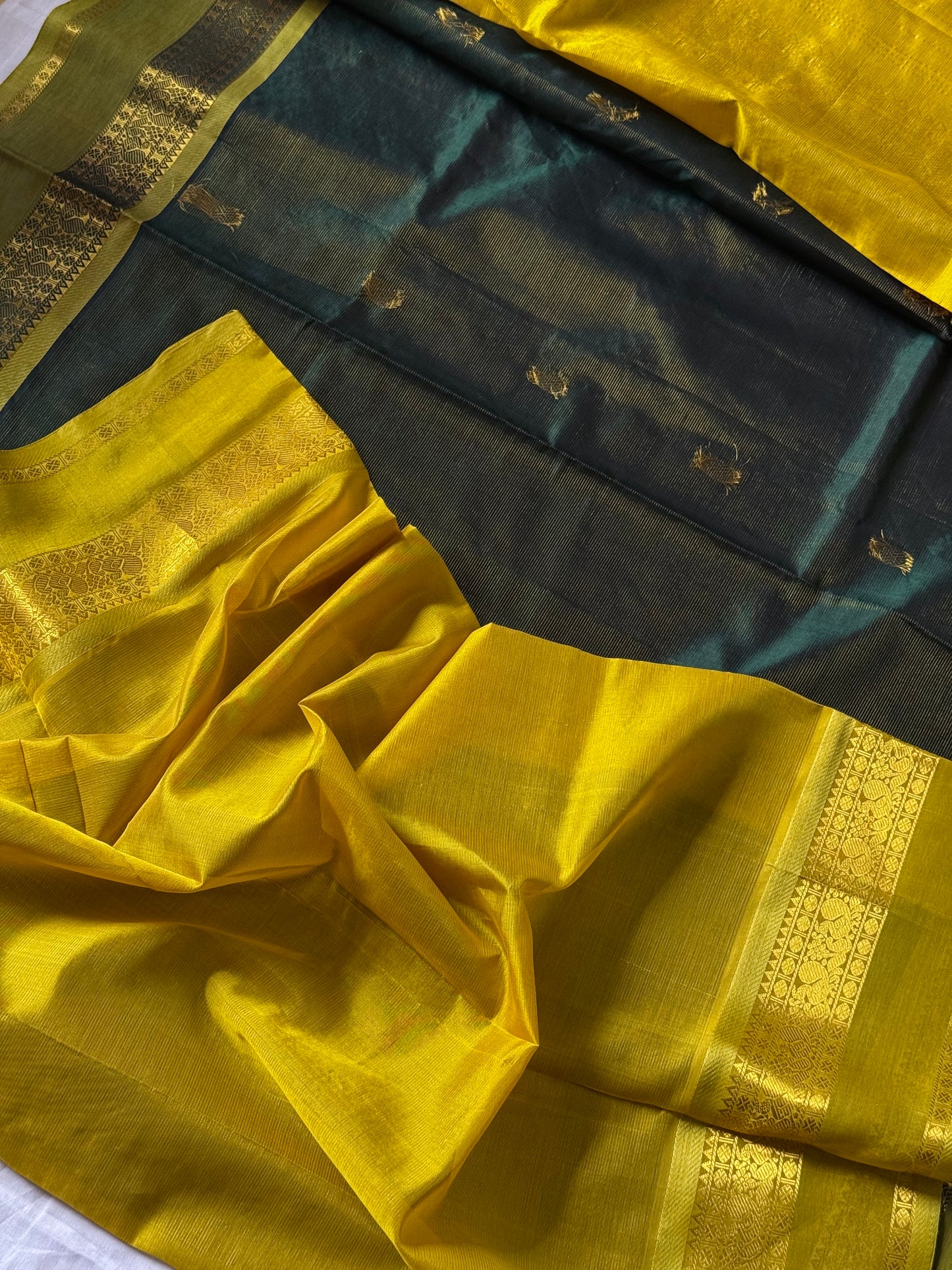 Vaira Oosi - Pure Silk Cotton saree